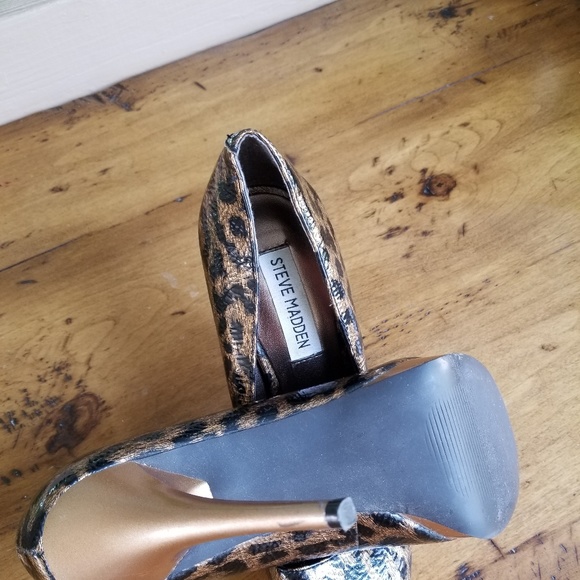 Sneaker size 7 - Picture 3 of 3